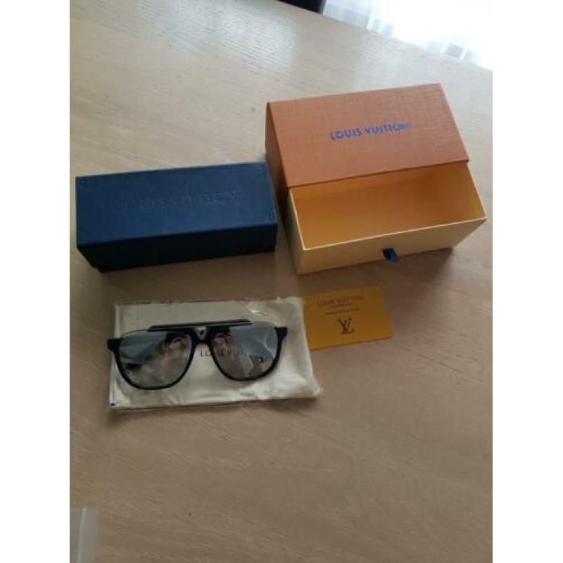 louis vuitton zonnebril mascotte blauw