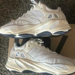 Yeezy boost 700