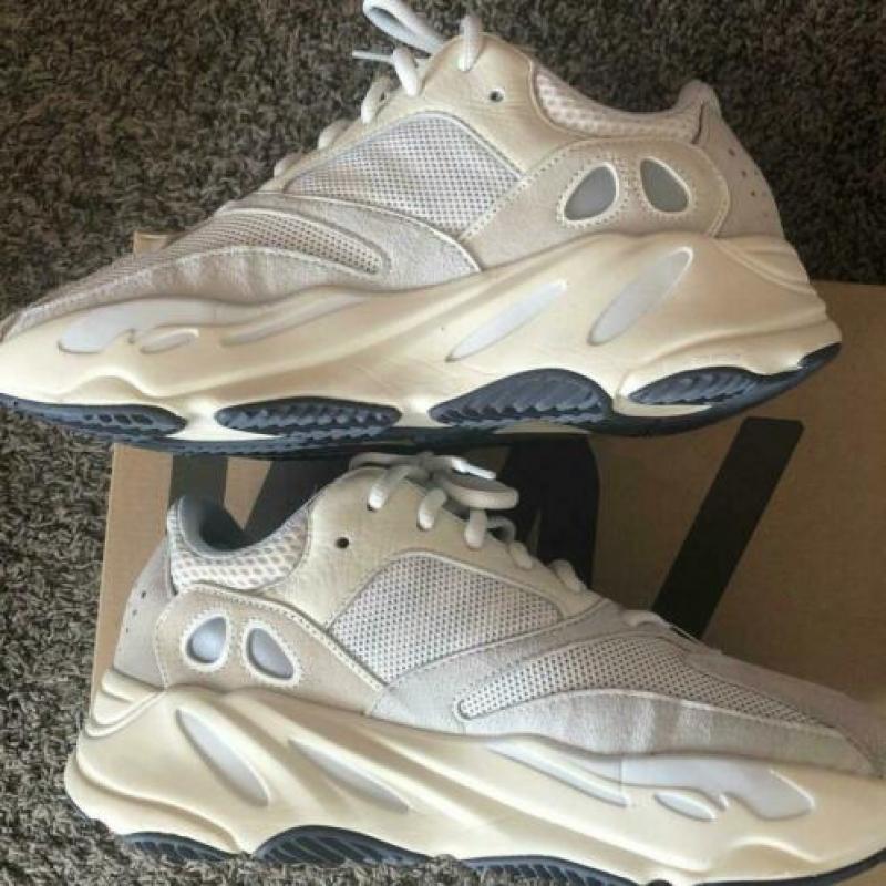 Yeezy boost 700