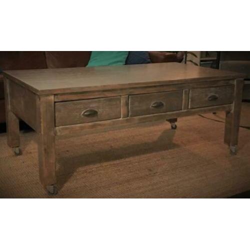 Brocante salon tafel