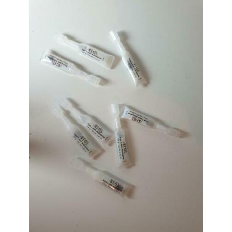 Nepwimpers met lijm