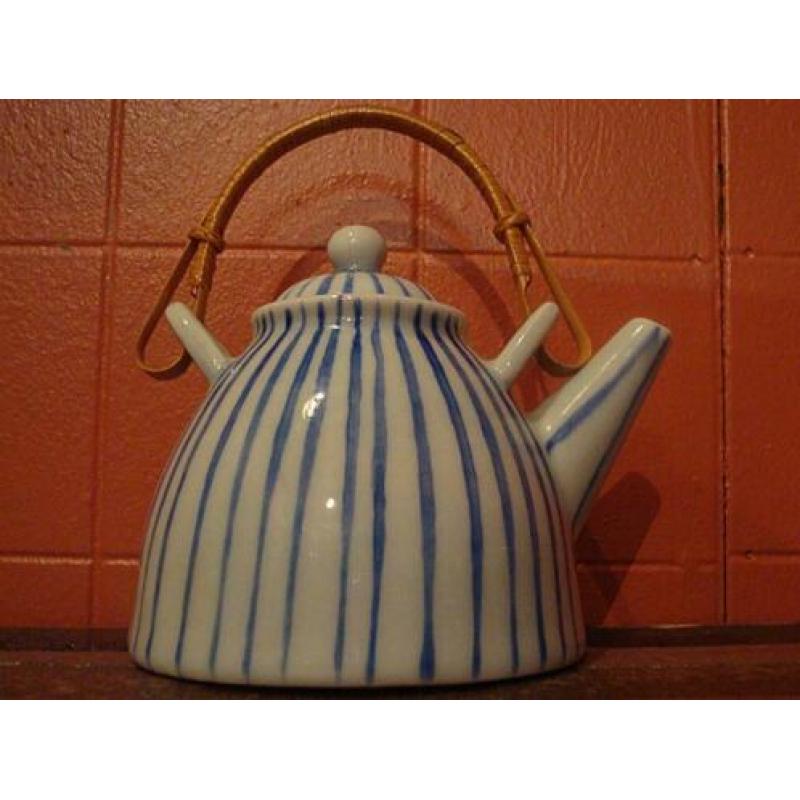 theepot met 4 mokjes