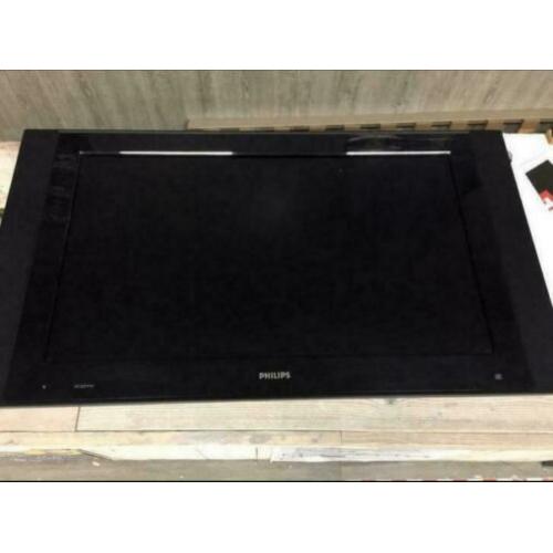 Philips HD tv 120 x 70 incl. muurbeugel en afstandsbediening