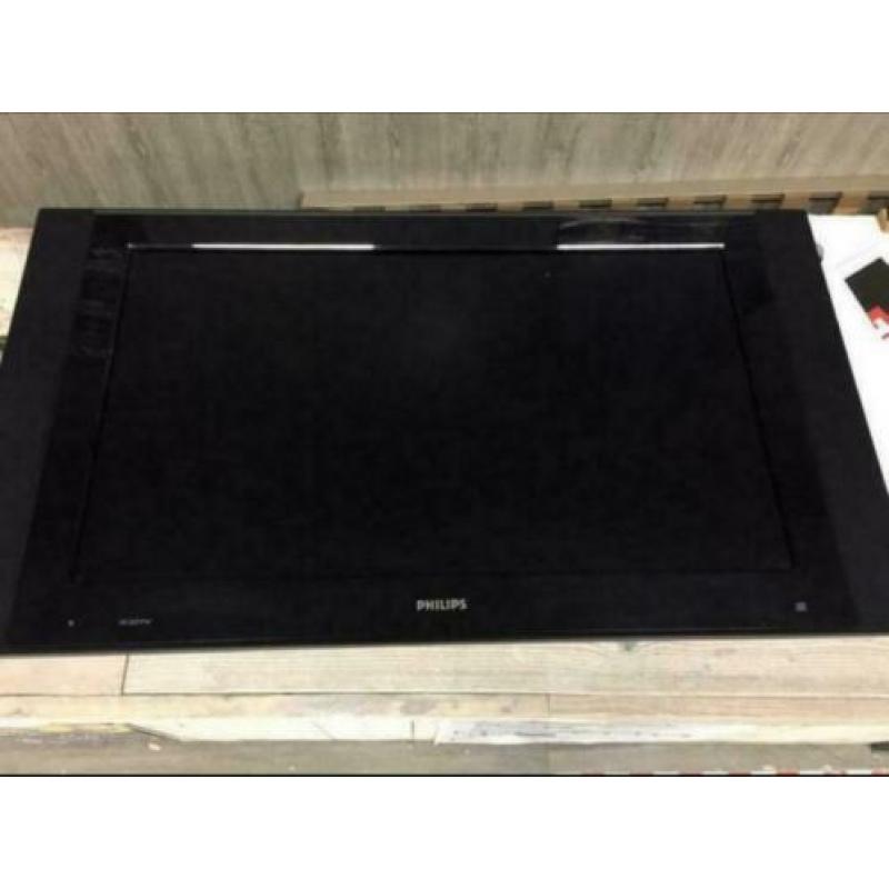 Philips HD tv 120 x 70 incl. muurbeugel en afstandsbediening