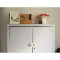 Prachtige oude kast voor bv baby of kinderkamer brocante