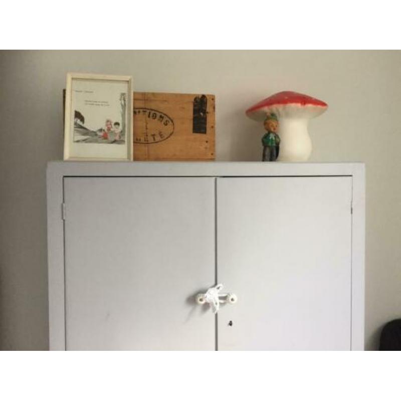 Prachtige oude kast voor bv baby of kinderkamer brocante