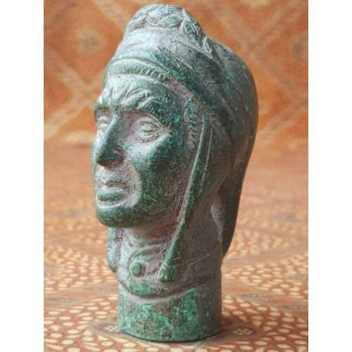 Oude bronzen knop voor wandelstok als het hoofd van Dante.