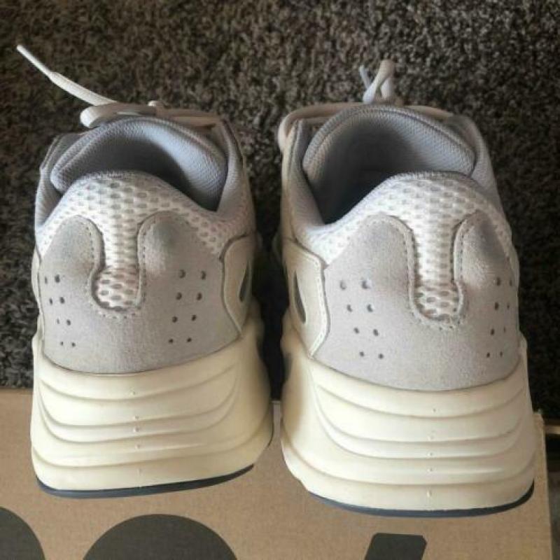Yeezy boost 700