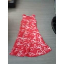 Opruiming! Luchtig roze jurk met witte stiksels. S