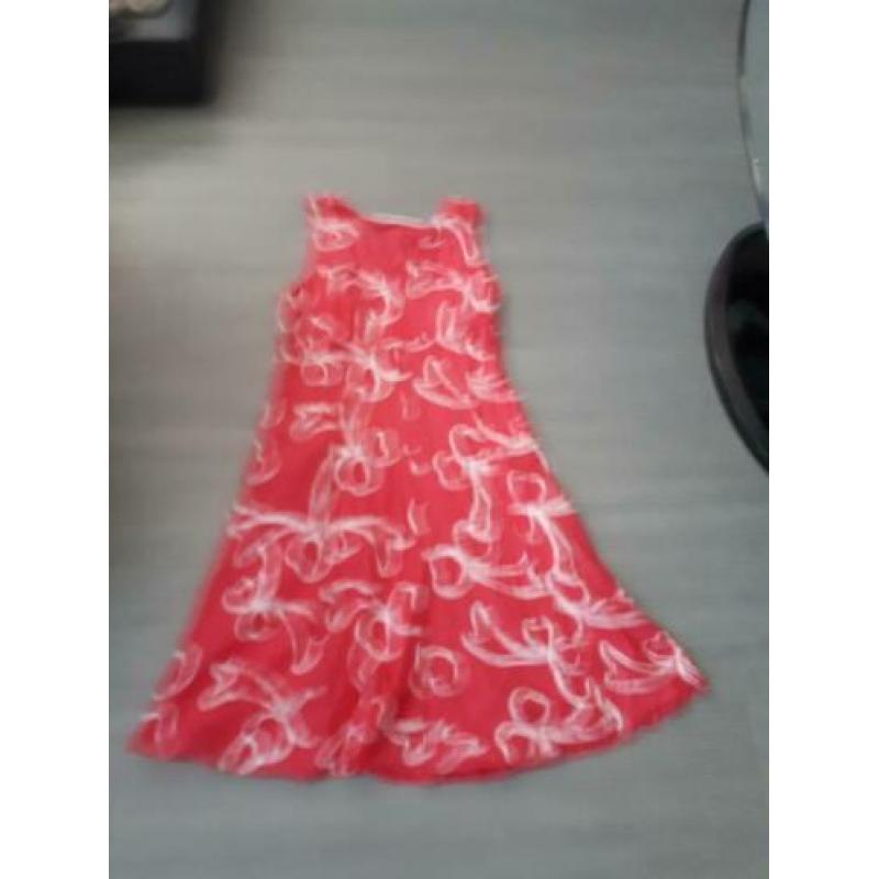 Opruiming! Luchtig roze jurk met witte stiksels. S