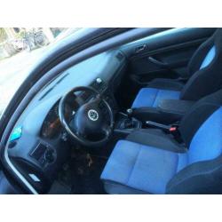 Volkswagen Golf 1.6 77KW 2002 Zwart