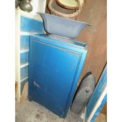 oude ijzeren industriele kast