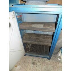 oude ijzeren industriele kast