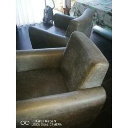 Twee mooie lederlook fauteuils (zie foto's)