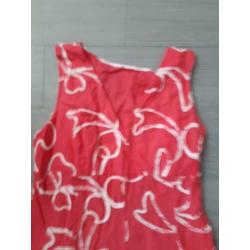 Opruiming! Luchtig roze jurk met witte stiksels. S