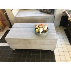 Tuinbank en tafel, landelijk en stoer +gratis kussens