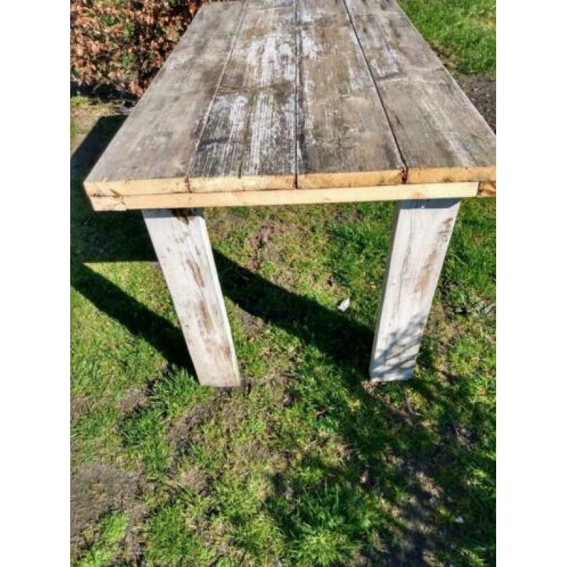 Tafel met krukjes
