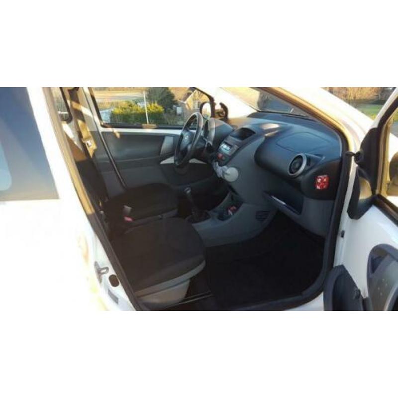Toyota Aygo 1.0 12V Vvt-i 5DRS 2011 Wit