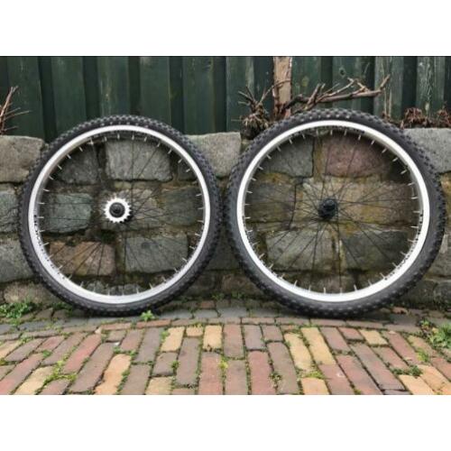 Bombshell BMX cruiser wielen wielset Tioga Comp 3 banden 24"