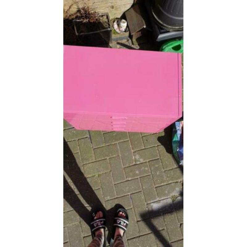 lavalamp, buikkast, hoge kast roze