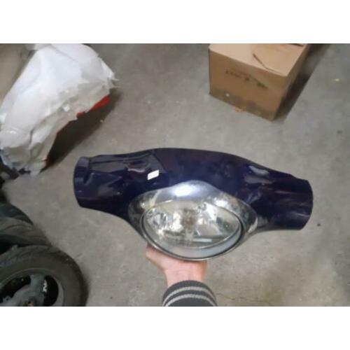 Koplamp kap (stuurkap) met voorlicht van de Kymco People 50