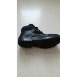 Nieuwe heren schoenen met stalen neus