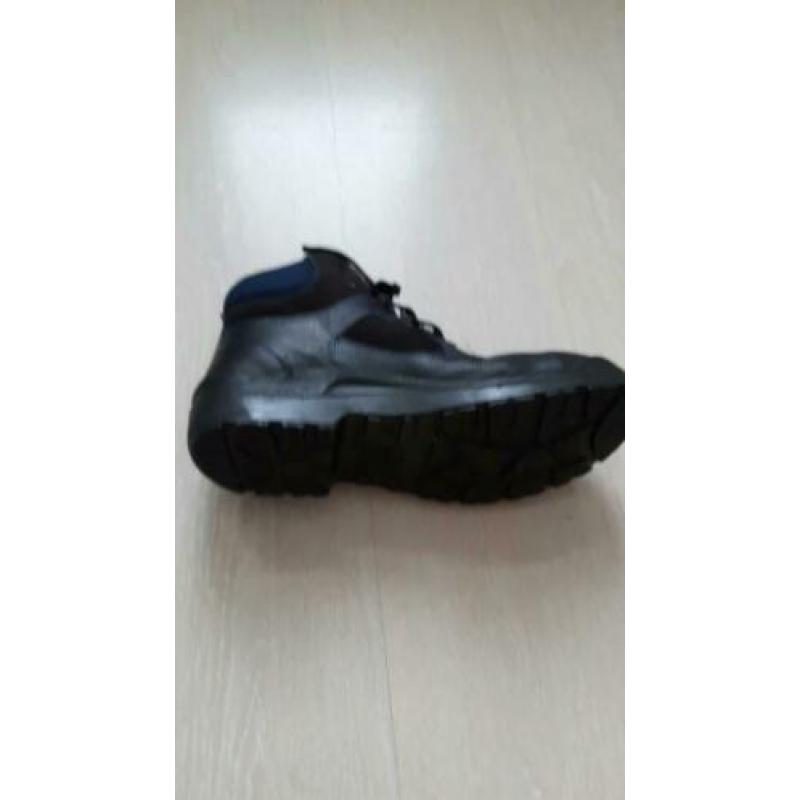 Nieuwe heren schoenen met stalen neus