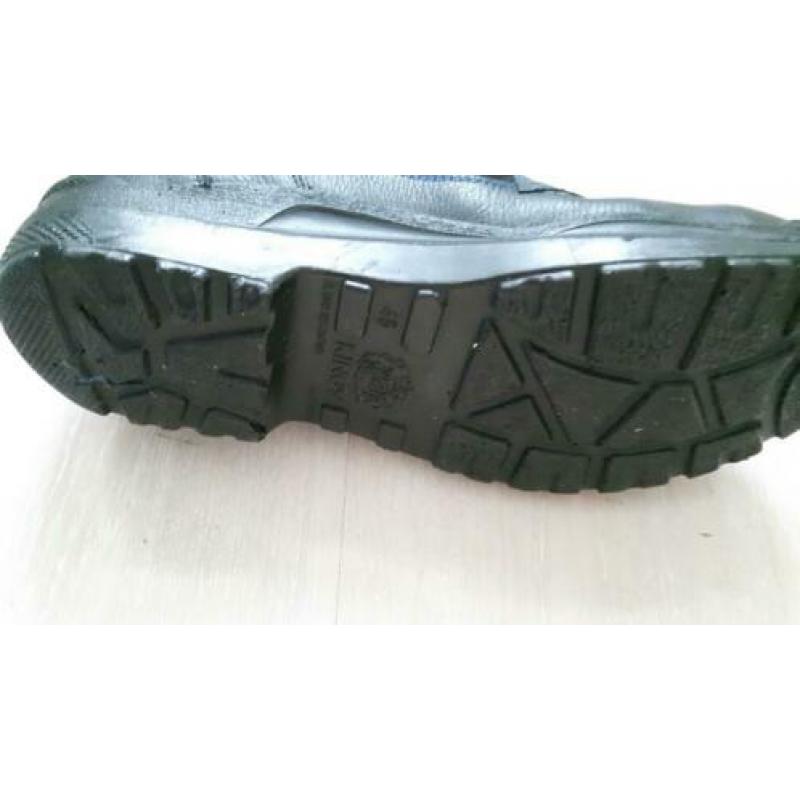 Nieuwe heren schoenen met stalen neus
