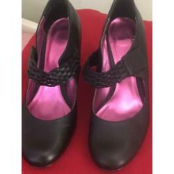 Schoenen met hak en band met klittenband 41