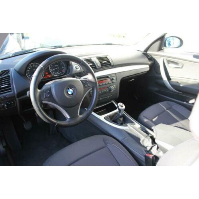 BMW 1-serie 118i Executive - PDC voor en achter - Cruise-con