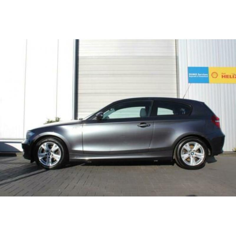BMW 1-serie 118i Executive - PDC voor en achter - Cruise-con