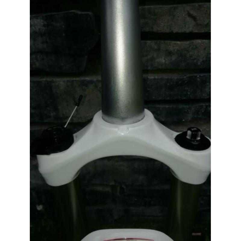 RST geveerde vork 27,5 inch was 299,00 100% nieuw!!