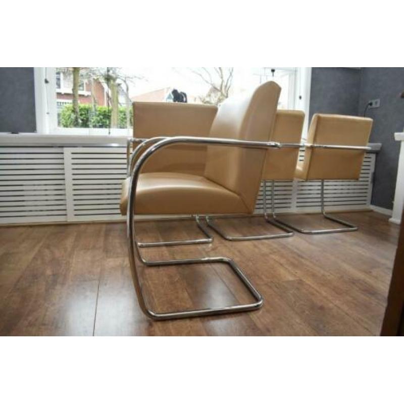 Prachtige originele Mies v/d Rohe Brno eetkamerstoelen