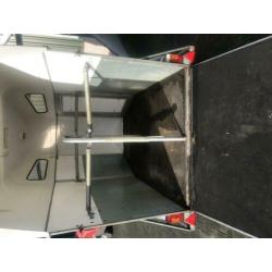 Hotra 2 paards trailer keurige trailer