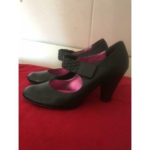 Schoenen met hak en band met klittenband 41