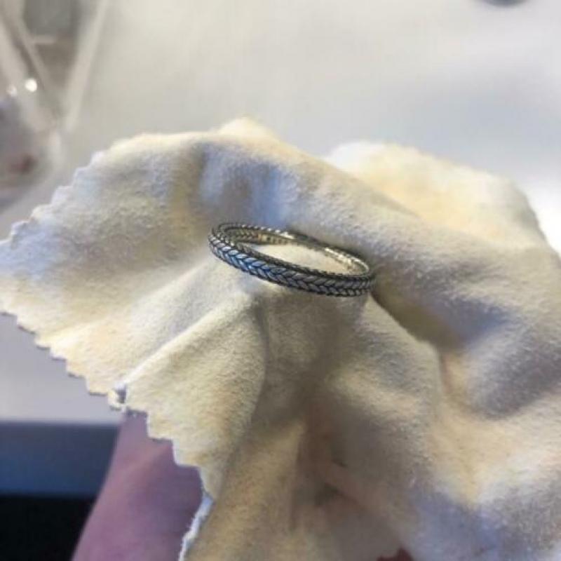 Buddha to Buddha ring dunia ellen maat 19