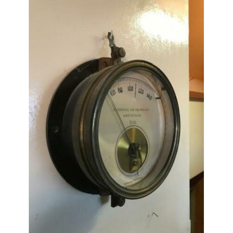 Volt meter