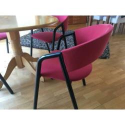 Te koop gezellige EETHOEK (ronde tafel met 4 stoelen)