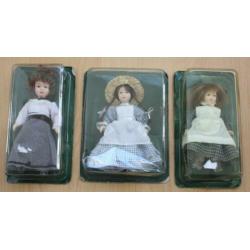 3 poppenhuis popje NRFB (nieuw)