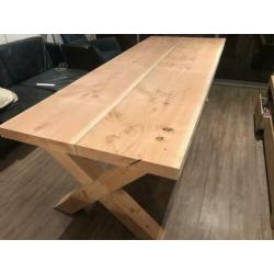 Nieuwe Kruispoot boomstam eettafel 2,5 mtr lang voor 8 pers