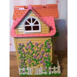 Klein meeneem poppenhuis van Fisher Price met accessoires.