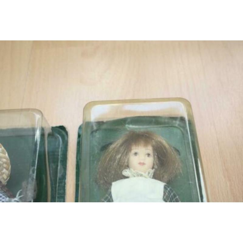 3 poppenhuis popje NRFB (nieuw)