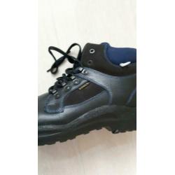 Nieuwe heren schoenen met stalen neus