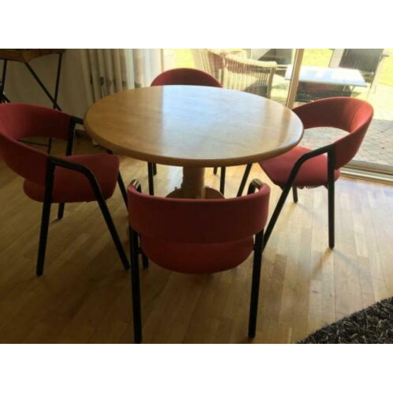 Te koop gezellige EETHOEK (ronde tafel met 4 stoelen)