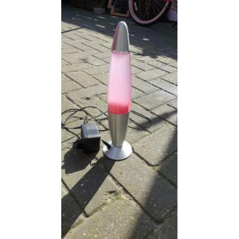 lavalamp, buikkast, hoge kast roze