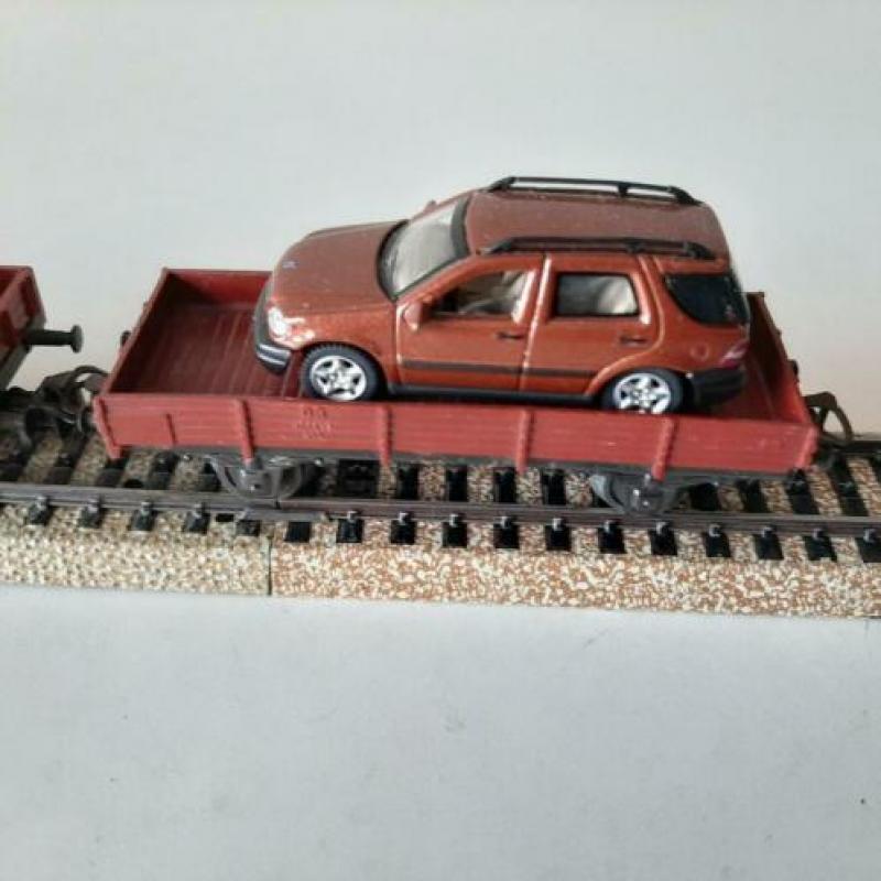 Marklin autotransport wagon met een Porsche en een Mercedes