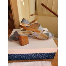 sandalen met hak maat 44 nieuw!