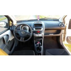 Toyota Aygo 1.0 12V Vvt-i 5DRS 2011 Wit