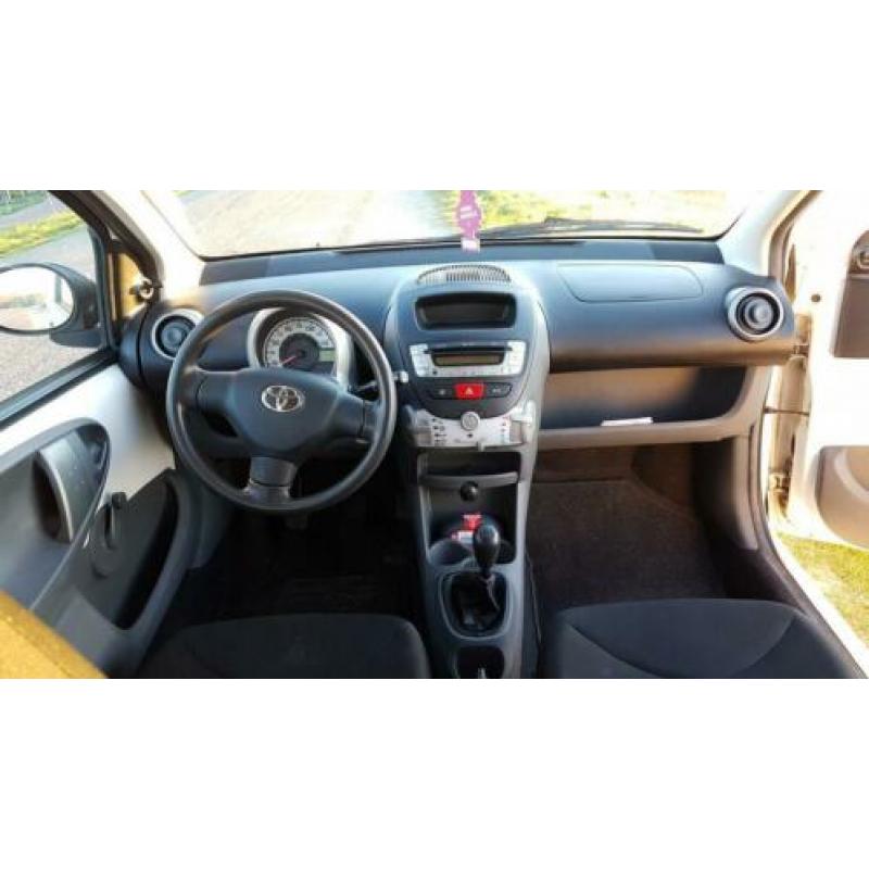 Toyota Aygo 1.0 12V Vvt-i 5DRS 2011 Wit