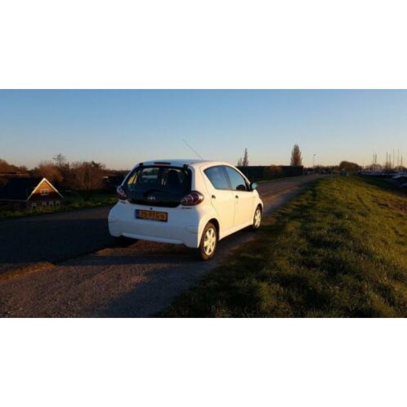 Toyota Aygo 1.0 12V Vvt-i 5DRS 2011 Wit